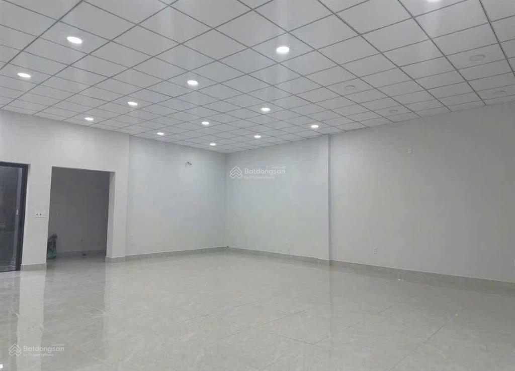 Cho thuê mặt bằng đường 10m5 chính hữu, dt 120m2 ngang 8m
