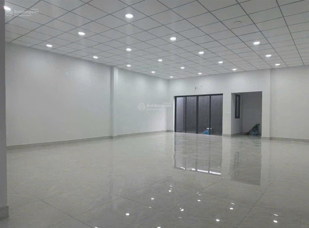 Cho thuê mặt bằng đường 10m5 chính hữu, dt 120m2 ngang 8m