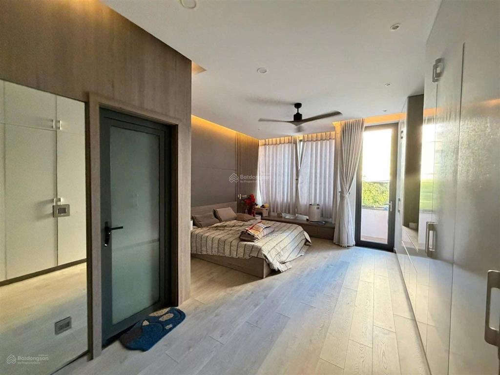 Cho thuê nhà 3 tầng, 4pn, 4wc, full nội thất, khu biển hồ nghinh