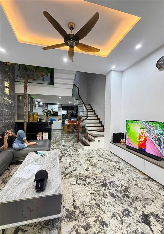 Cho thuê nhà 3 tầng, 4pn, 4wc, full nội thất, khu biển hồ nghinh