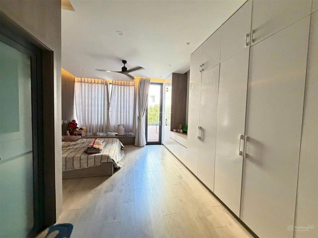Cho thuê nhà 3 tầng, 4pn, 4wc, full nội thất, khu biển hồ nghinh