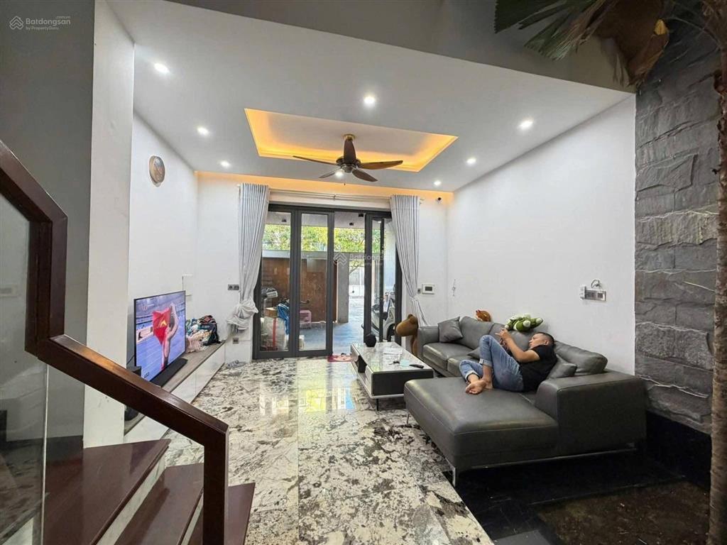 Cho thuê nhà 3 tầng, 4pn, 4wc, full nội thất, khu biển hồ nghinh