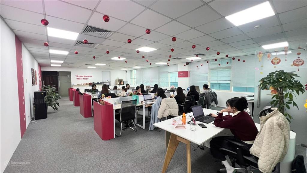 Nhượng văn phòng mặt phố dịch vọng hậu  diện tích 130m2 giá 41tr, đã gồm thuế và phí dịch vụ