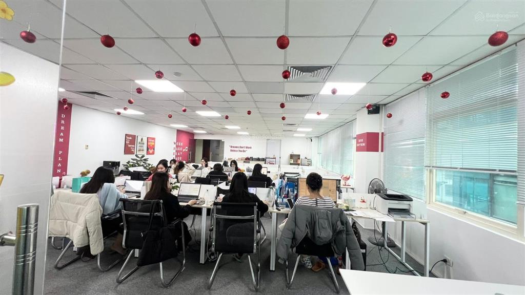 Nhượng văn phòng mặt phố dịch vọng hậu  diện tích 130m2 giá 41tr, đã gồm thuế và phí dịch vụ