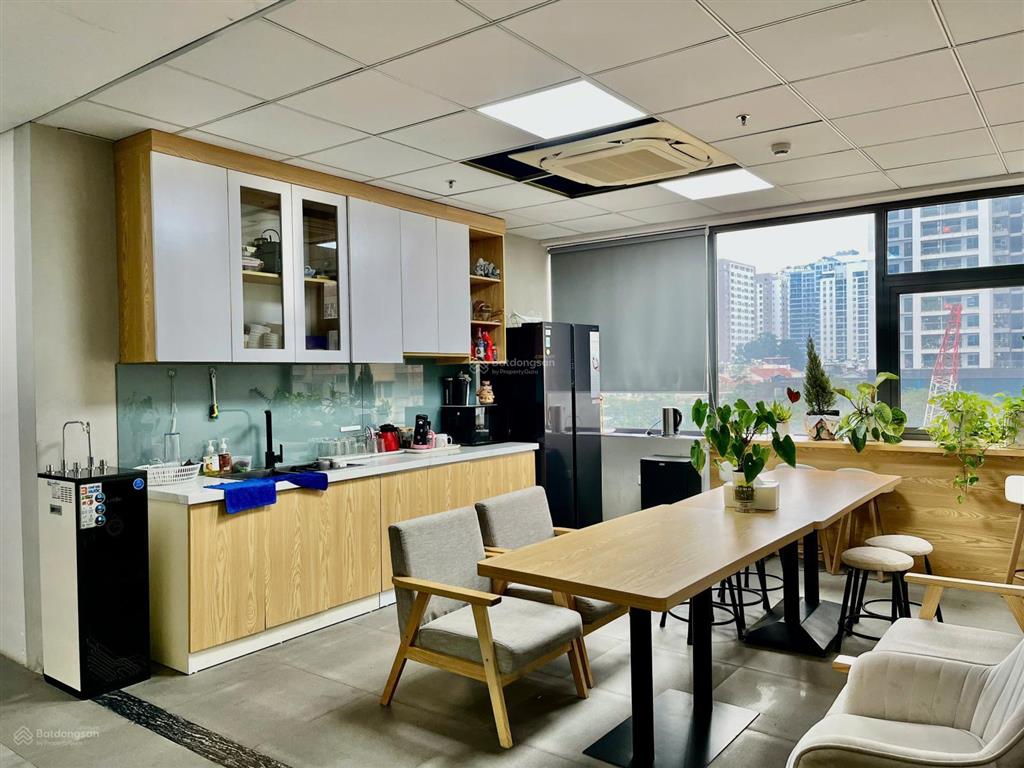 New! cho thuê tòa nhà văn phòng adg tower  lê văn thiêm. diện tích cho thuê 200m2  giá 325k/m2