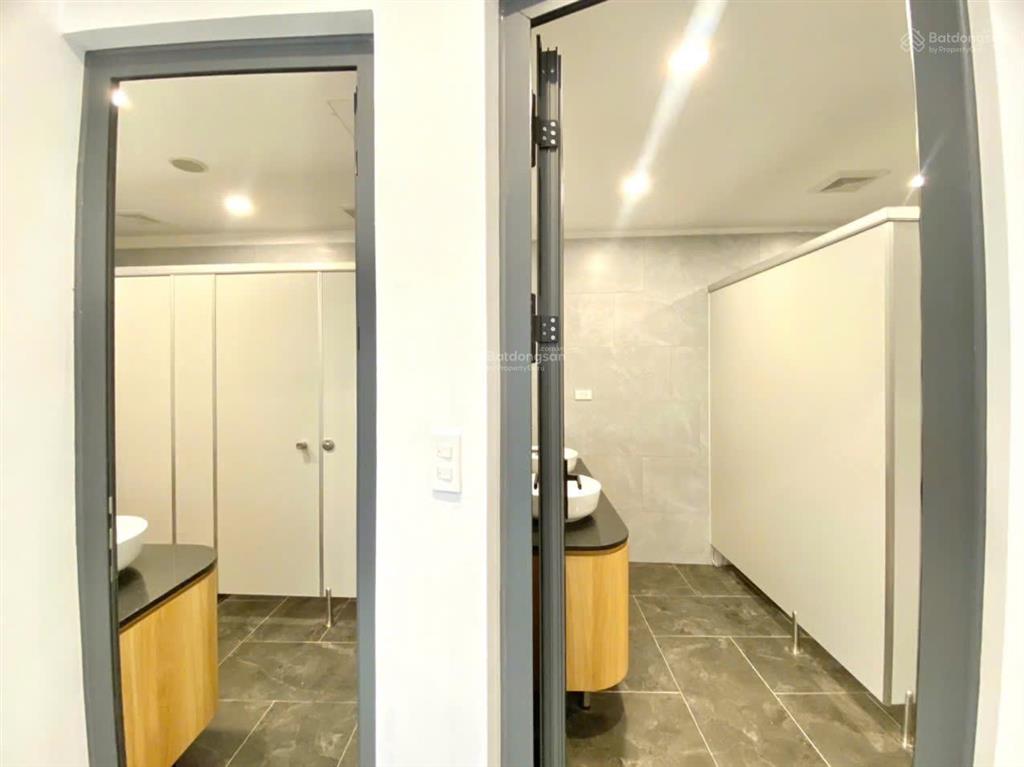 Bql cho thuê toà nhà văn phòng 9 tầng + 1 hầm phố tôn đức thắng, dt 250m2  giá thuê 200k/m2/th