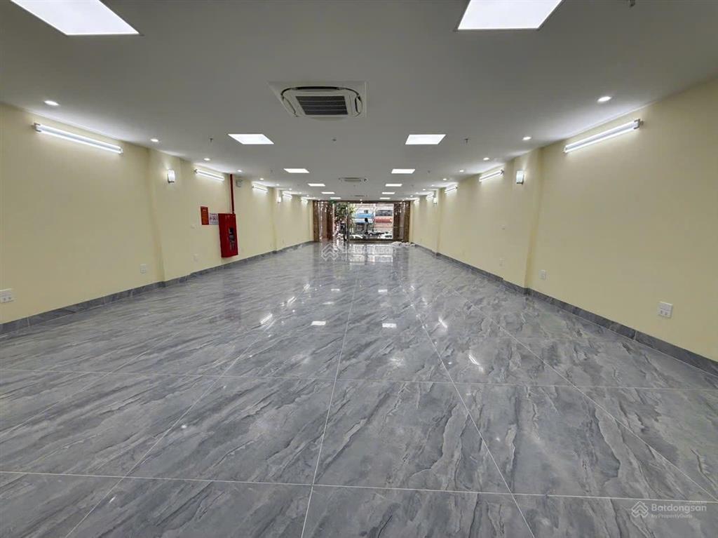 Bql cho thuê toà nhà văn phòng 8 nổi + 1 hầm, phố đại la, dt 250m2  giá 180k/m2
