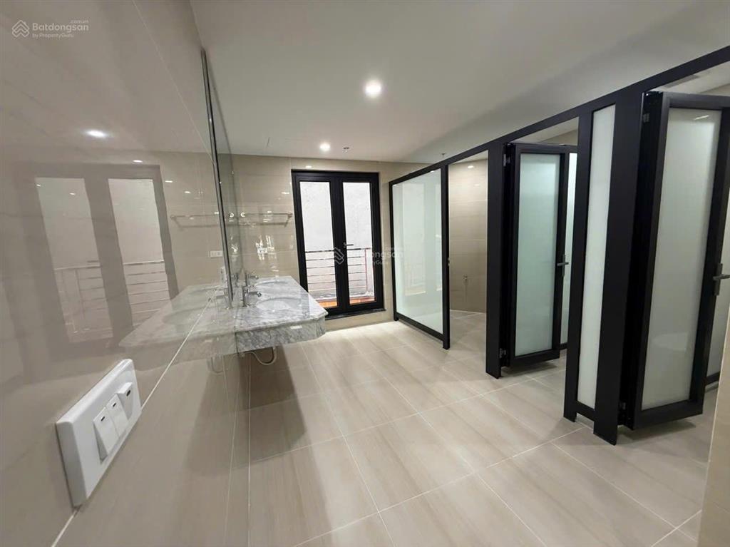 Bql cho thuê toà nhà văn phòng 8 nổi + 1 hầm, phố đại la, dt 250m2  giá 180k/m2