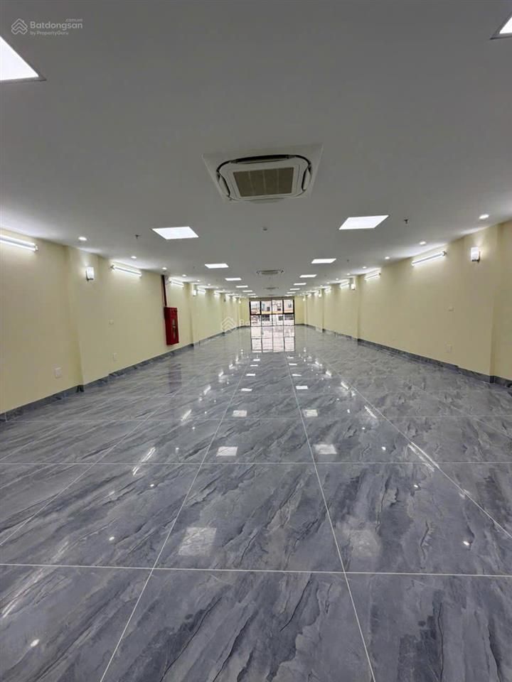 Bql cho thuê toà nhà văn phòng 8 tầng nổi + 1 hầm, đường hoàng văn thái. dt cho thuê 150m2