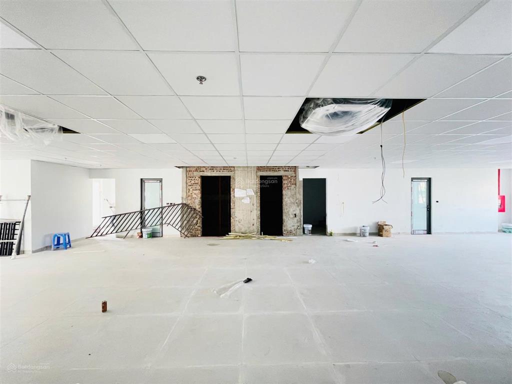 Bql cho thuê toà nhà văn phòng 8 tầng nổi + 1 hầm, đường ô chợ dừa. diện tích 200m2 giá 200k/m2/th