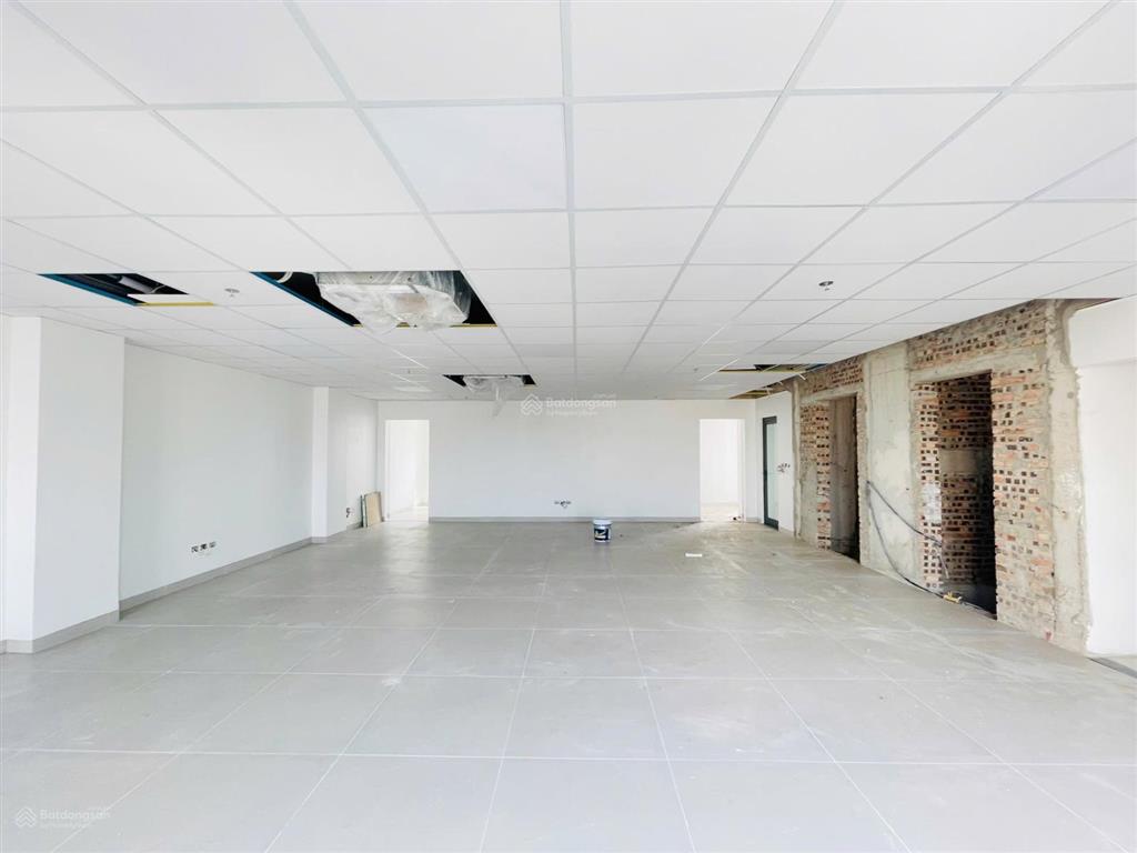 Bql cho thuê toà nhà văn phòng 8 tầng nổi + 1 hầm, đường ô chợ dừa. diện tích 200m2 giá 200k/m2/th