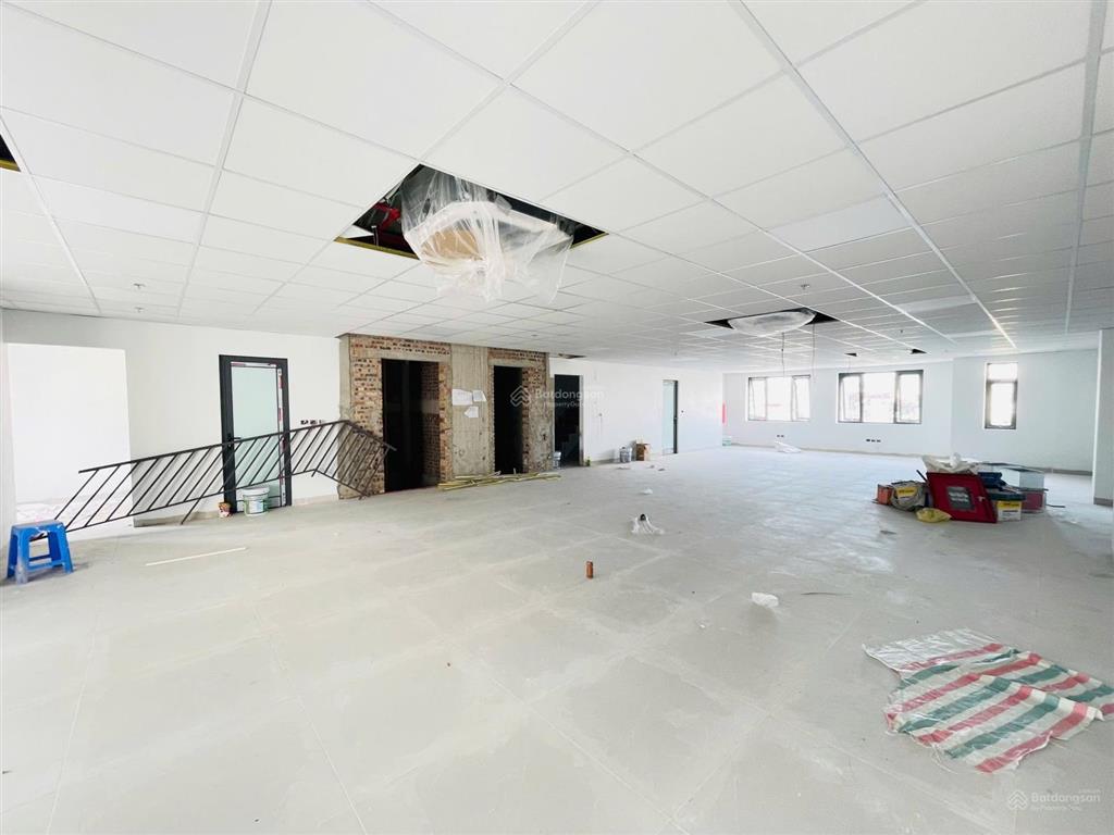 Bql cho thuê toà nhà văn phòng 8 tầng nổi + 1 hầm, đường ô chợ dừa. diện tích 200m2 giá 200k/m2/th