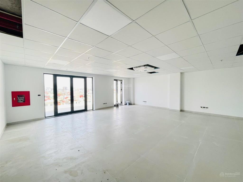 Bql cho thuê toà nhà văn phòng 8 tầng nổi + 1 hầm, đường ô chợ dừa. diện tích 200m2 giá 200k/m2/th