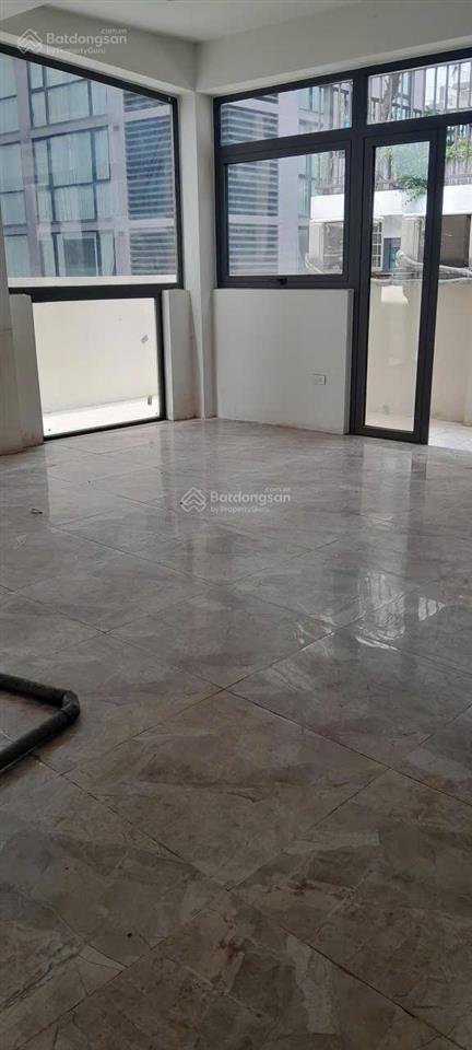 Cho thuê tòa nhà văn phòng mặt đường bưởi. diện tích 100m2, 5 tầng, giá thuê 100tr/tháng