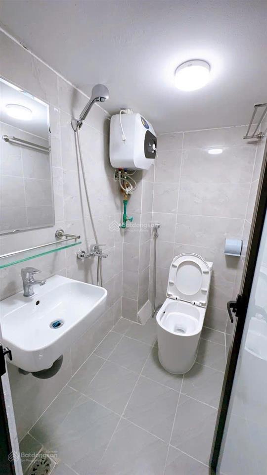 Toà nhà dòng tiền 100m2 hđ thuê 2 tỷ/năm 200m ra đường trường chinh 50m ô tô tránh