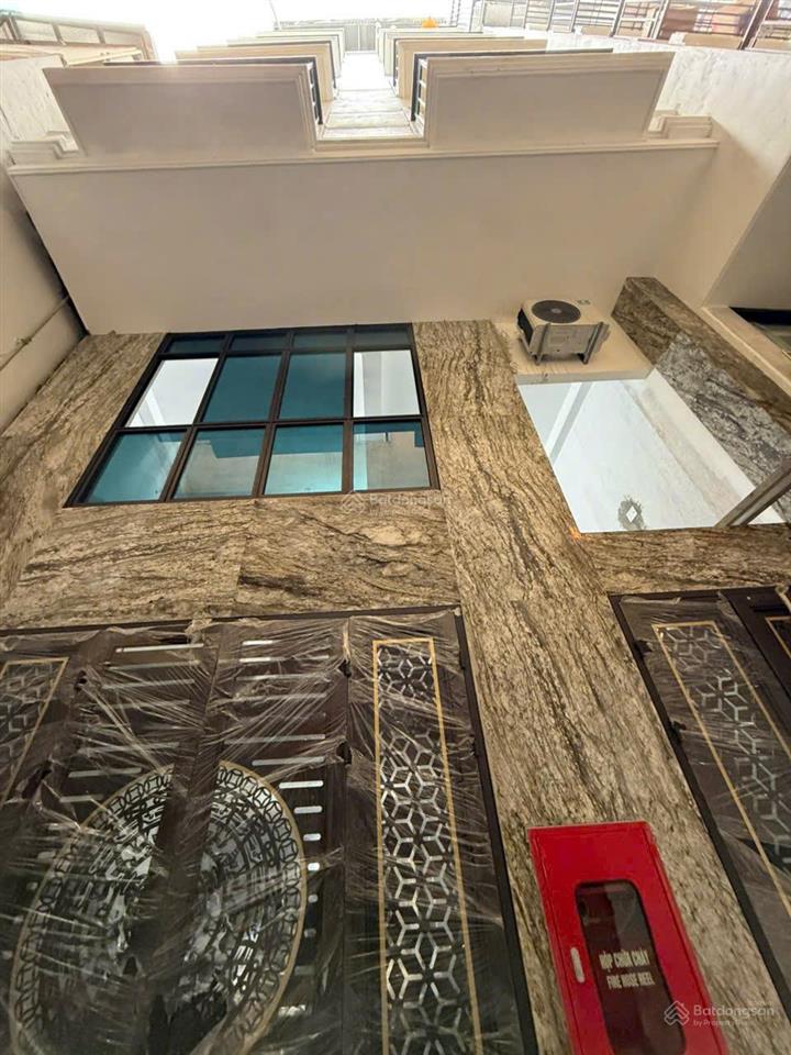 Toà nhà dòng tiền 100m2 hđ thuê 2 tỷ/năm 200m ra đường trường chinh 50m ô tô tránh