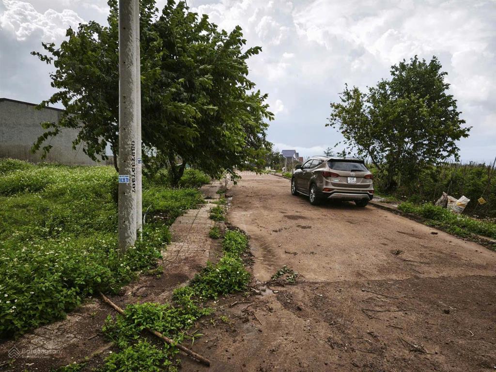 Cấn bán lô đất 2000m2 tại đạ huoai 3 có 60m mặt tiên đương lớn giáp suối đá, giá bán 580 triệu