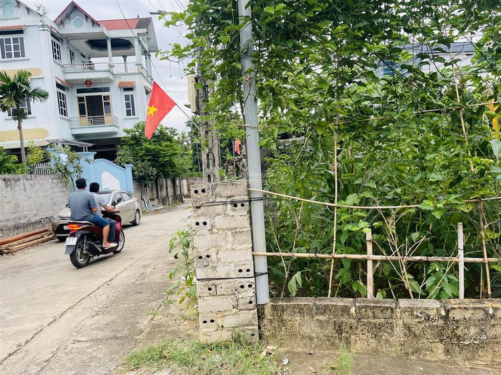 Bán nhanh lô đất siêu đẹp tại xã phú cát quốc oai sát trục chính view thoáng mát