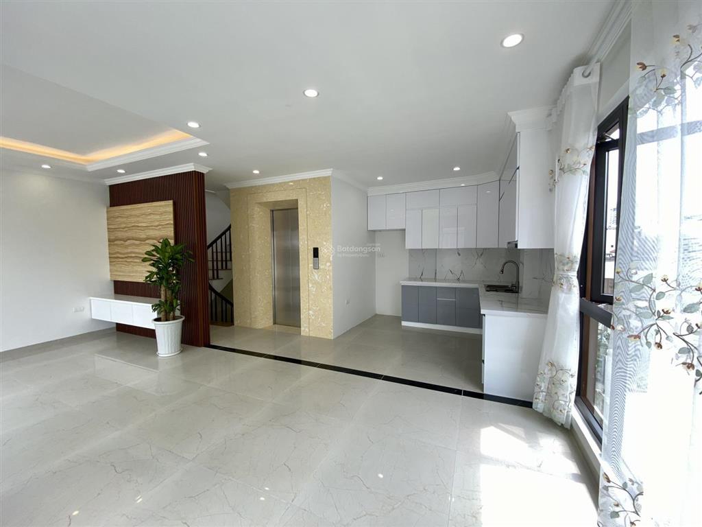 Hiếm! nhà cực đẹp 43m2x7t thang máy. ôtô vào nhà, ngõ thông kđt ciputra phố võ chí công, phú thượng