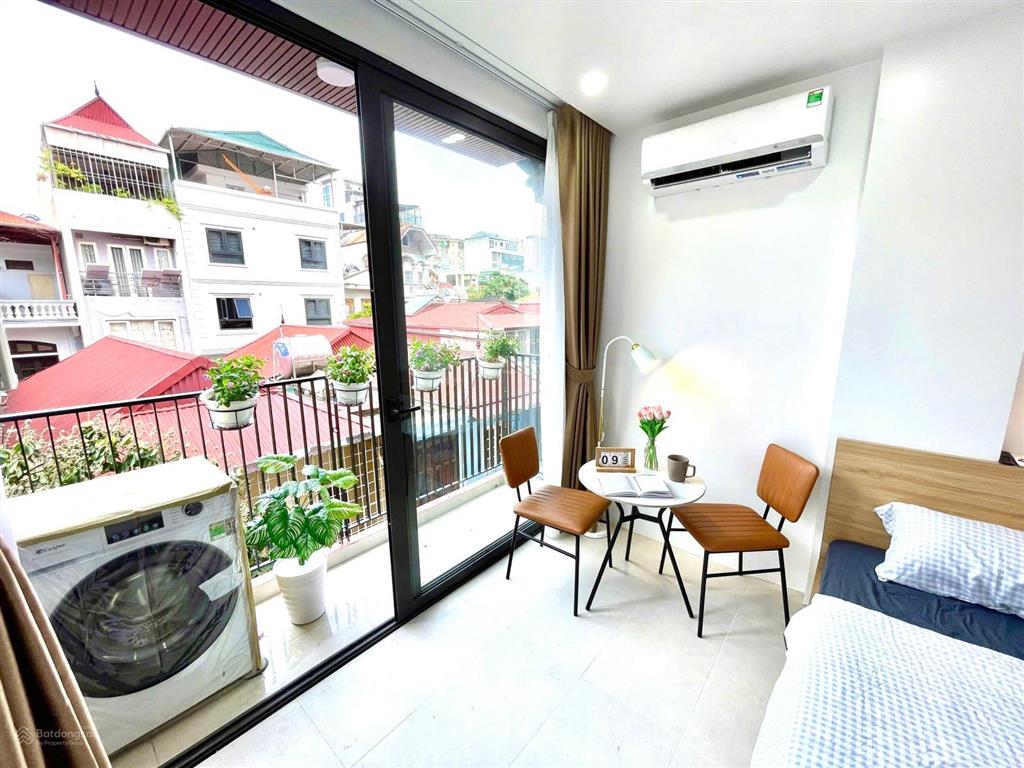 Tòa apartment đẳng cấp 93m2x8t thang máy. đang cho thuê full phòng, pccc chuẩn phố hoàng quốc việt.
