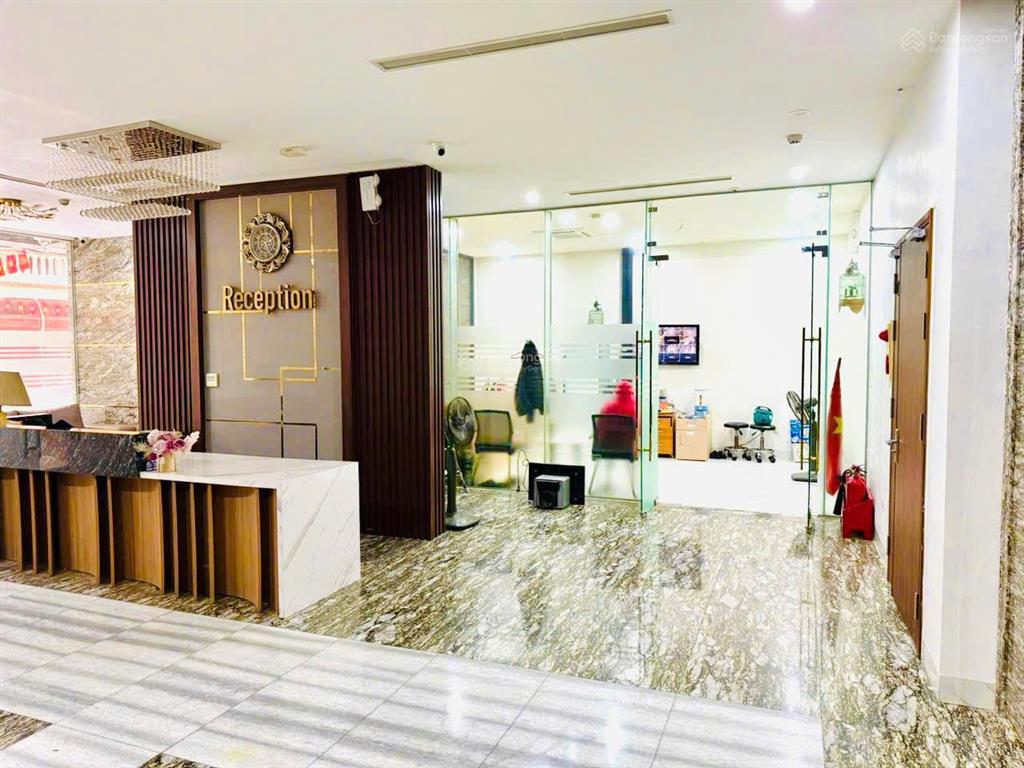 Tòa nhà hạng a  300m2x8t cực đẹp. mặt tiền 16m  có hầm, 2 thang máy cạnh hồ tây phố lạc long quân