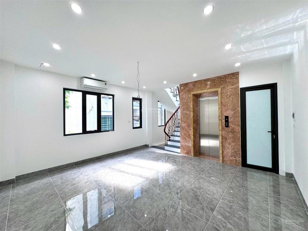 Hiếm! nhà cực đẹp 38m2x7t thang máy. cách phố 50m, vuông vắn  ngõ rộng thoáng phố trần thái tông.