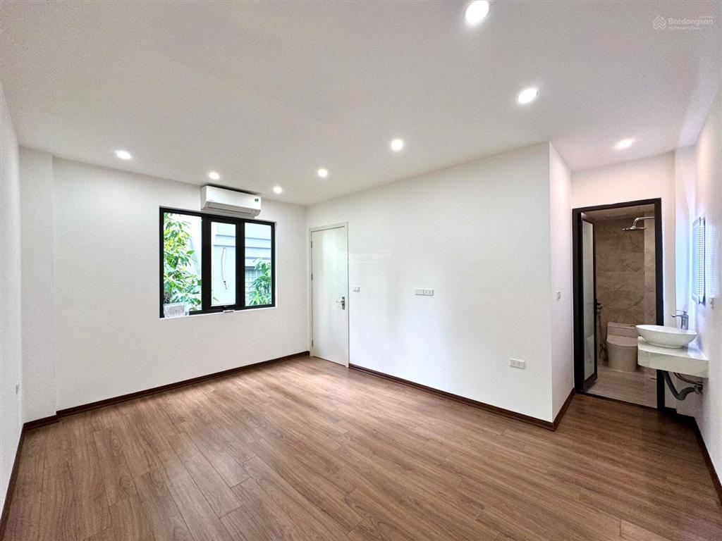 Hiếm! nhà cực đẹp 38m2x7t thang máy. cách phố 50m, vuông vắn  ngõ rộng thoáng phố trần thái tông.