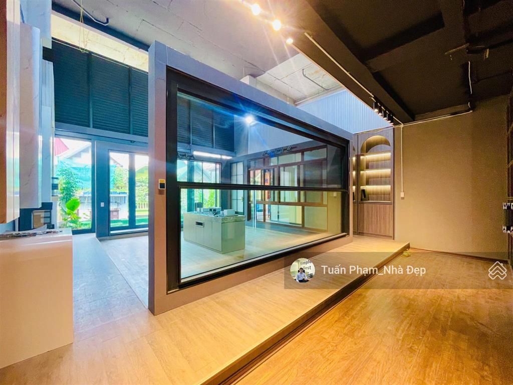 Tòa nhà hạng a  300m2x8t cực đẹp. mặt tiền 16m  có hầm, 2 thang máy cạnh hồ tây phố lạc long quân