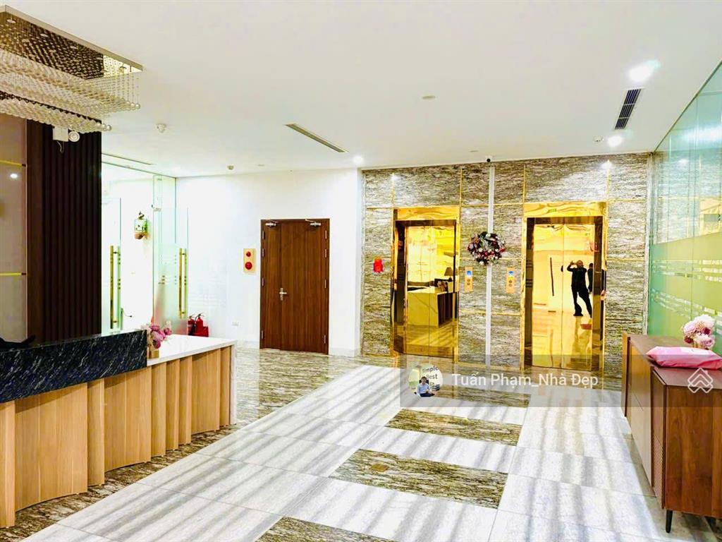 Tòa nhà hạng a  300m2x8t cực đẹp. mặt tiền 16m  có hầm, 2 thang máy cạnh hồ tây phố lạc long quân