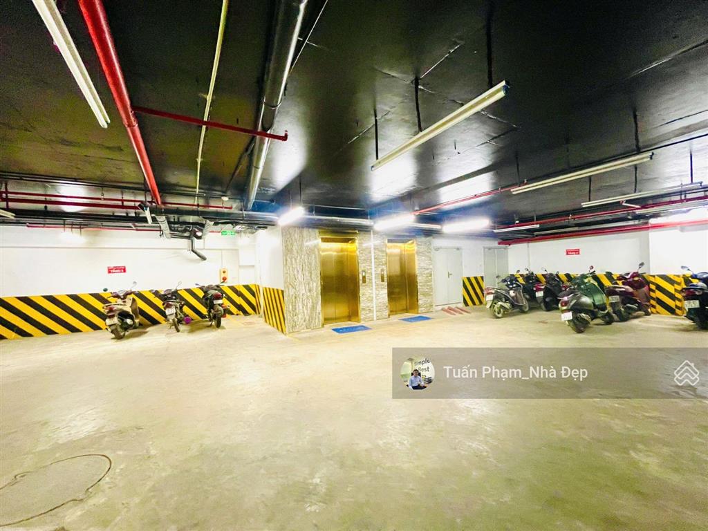 Tòa nhà hạng a  300m2x8t cực đẹp. mặt tiền 16m  có hầm, 2 thang máy cạnh hồ tây phố lạc long quân