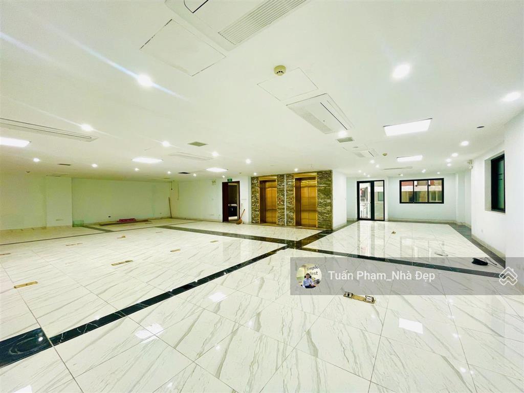 Tòa nhà hạng a  300m2x8t cực đẹp. mặt tiền 16m  có hầm, 2 thang máy cạnh hồ tây phố lạc long quân