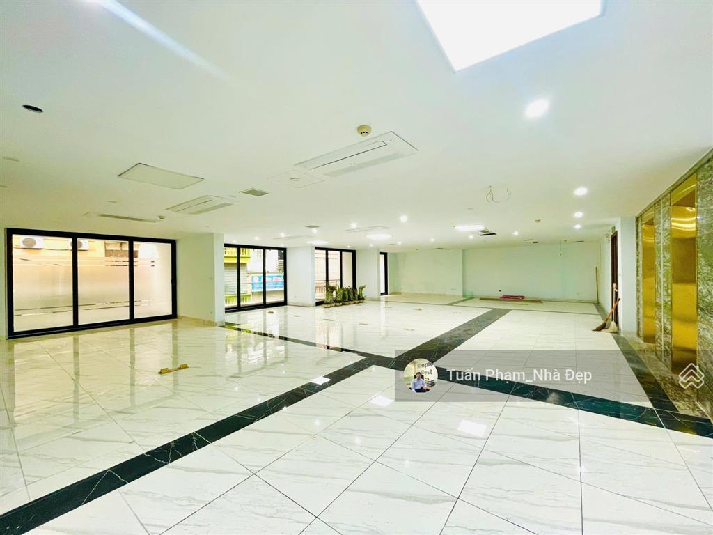 Tòa nhà hạng a  300m2x8t cực đẹp. mặt tiền 16m  có hầm, 2 thang máy cạnh hồ tây phố lạc long quân