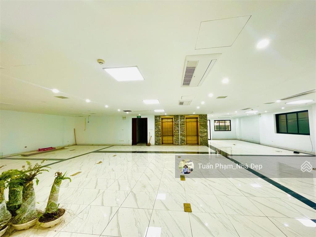 Tòa nhà hạng a  300m2x8t cực đẹp. mặt tiền 16m  có hầm, 2 thang máy cạnh hồ tây phố lạc long quân