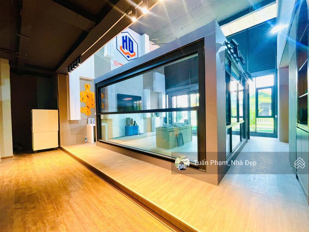 Tòa nhà hạng a  300m2x8t cực đẹp. mặt tiền 16m  có hầm, 2 thang máy cạnh hồ tây phố lạc long quân