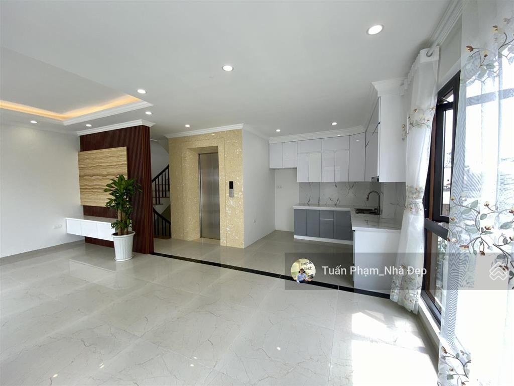 Hiếm! nhà cực đẹp 43m2x7t thang máy. ôtô vào nhà, ngõ thông kđt ciputra phố võ chí công, phú thượng
