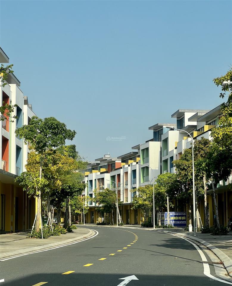 Hàng hiếm tại meyhomes, duy nhất 1 căn 117m2, 4 tầng, sổ sẳn, giá chỉ 7,5 tỷ ( bao sang tên )