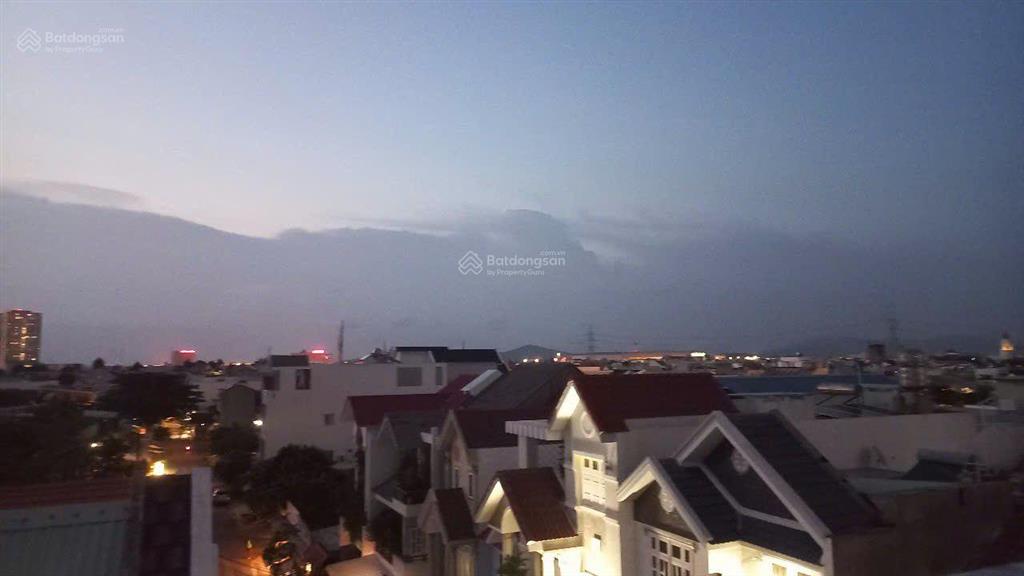 Bán nhà 1 trệt 3 lầu góc mặt tiền hẻm nguyễn hữu cảnh, 124m2. giá bán 22 tỷ