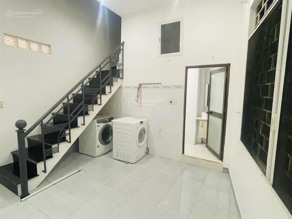 Cần bán nhà 3 tầng nguyễn dữ gần bv vinmec, đh ngoại ngữ trung tâm chỉ 9,9 tỷ