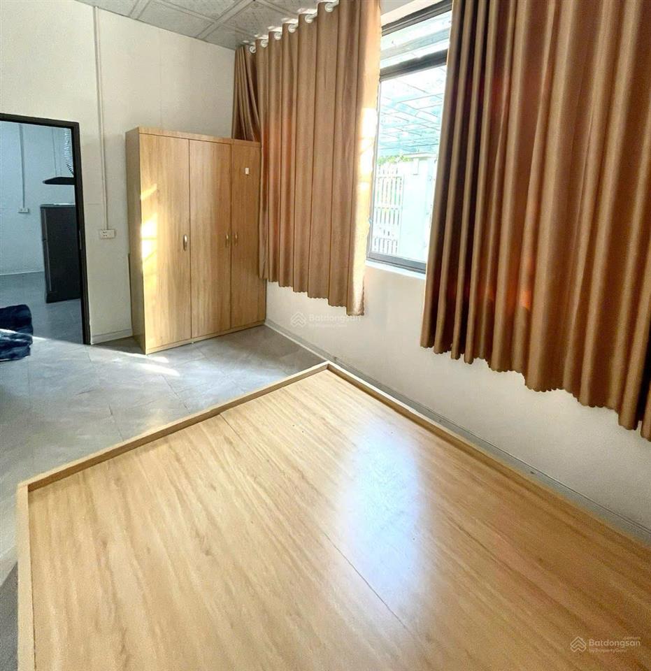 Cho thuê ccmn 2k1n tại khu a geleximco, giá 6,5tr/tháng, diện tích 50m2