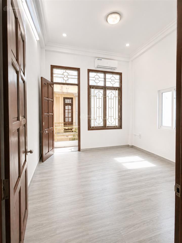 Cho thuê nhà 3 tầng hoàng quốc việt cầu giấy 10tr, ô tô lùi cửa, ngõ nông, thoáng,điện nước giá dân