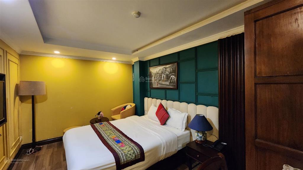 Bán khách sạn mặt phố cổ tại mường hoa, 40 tỷ, 250m2, 14pn + 14wc + 7 tầng, nhiều tiện ích