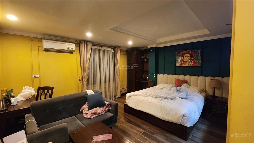 Bán khách sạn mặt phố cổ tại mường hoa, 40 tỷ, 250m2, 14pn + 14wc + 7 tầng, nhiều tiện ích