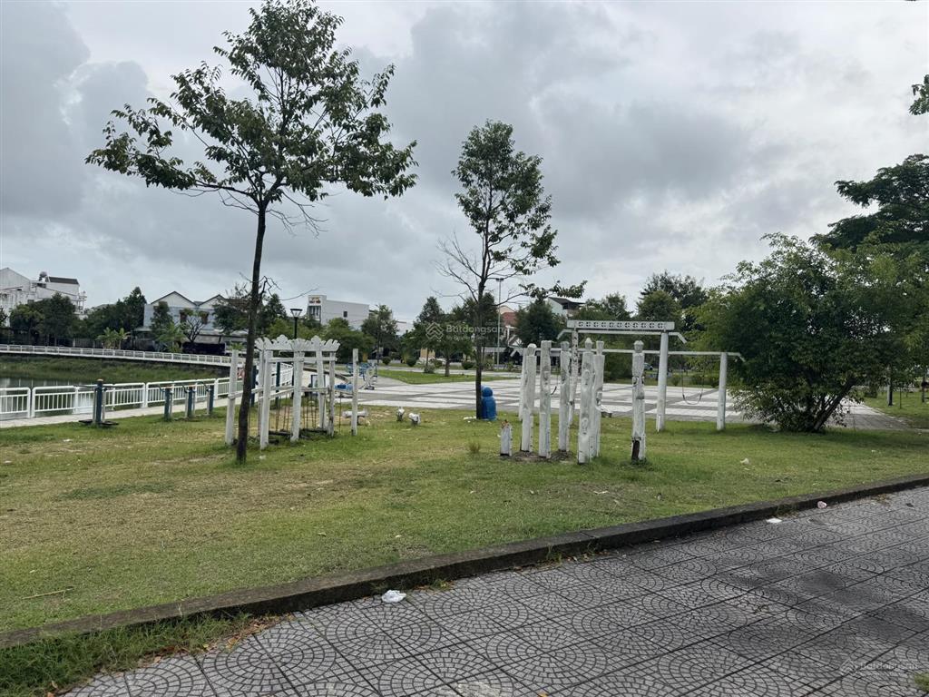 570m2 ngang 30m mặt tiền đường 15m đối diện bờ hồ, công viên tp hội an giá đầu tư