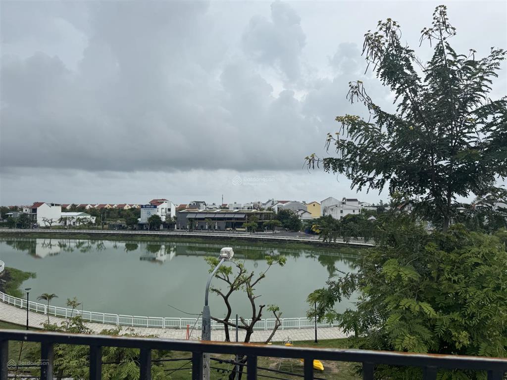 570m2 ngang 30m mặt tiền đường 15m đối diện bờ hồ, công viên tp hội an giá đầu tư