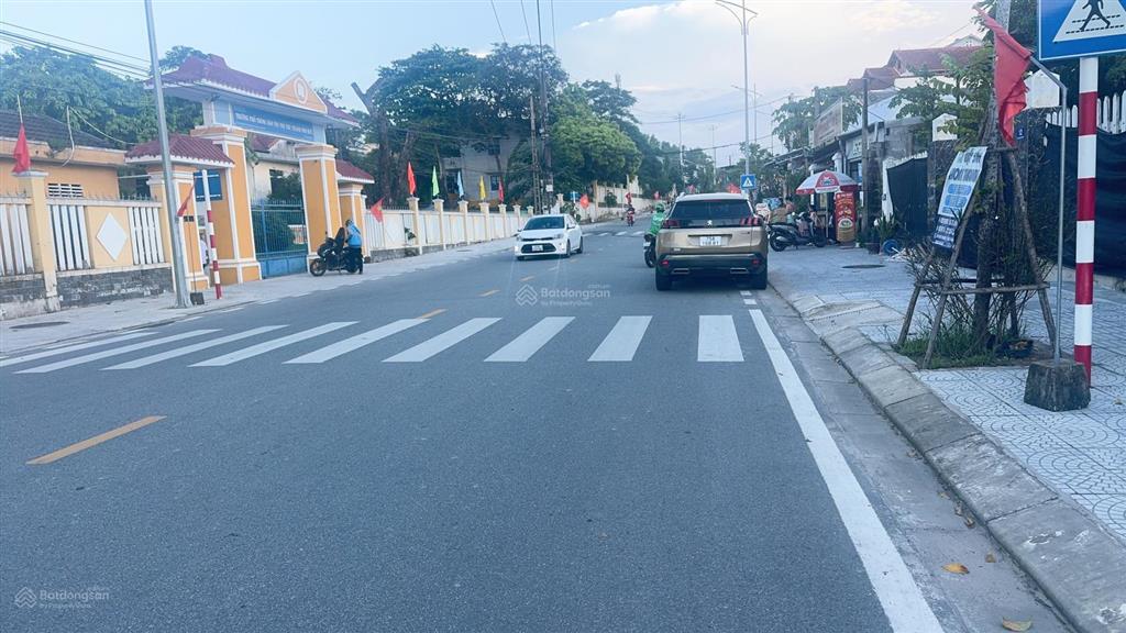 990m ngang 13,5m mặt tiền đường 10,5m kẹp kiệt trung tâm tp huế giá đầu tư.