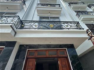 Cam kết với tầm tiền hơn 4 tỷ căn này là đẹp nhât trong đêđã full nội thất, vỉew thoáng  có 102