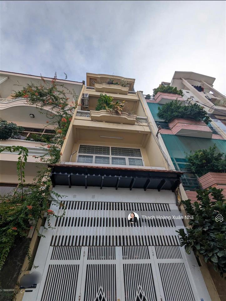 Đường rộng đẹp nhất quận 3  2 xe hơi né nhau nam kỳ khởi nghĩa, q3  4 x 15m  4 tầng. giá 18,5 tỷ