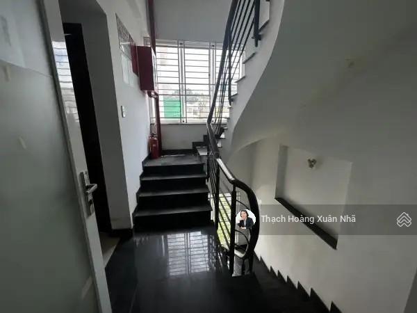 Hẻm xe hơi + 2 mặt thoáng trước sau, thông ra hai bà trưng, q1  4 x 17m  xd 5 tầng  giá 15,7 tỷ