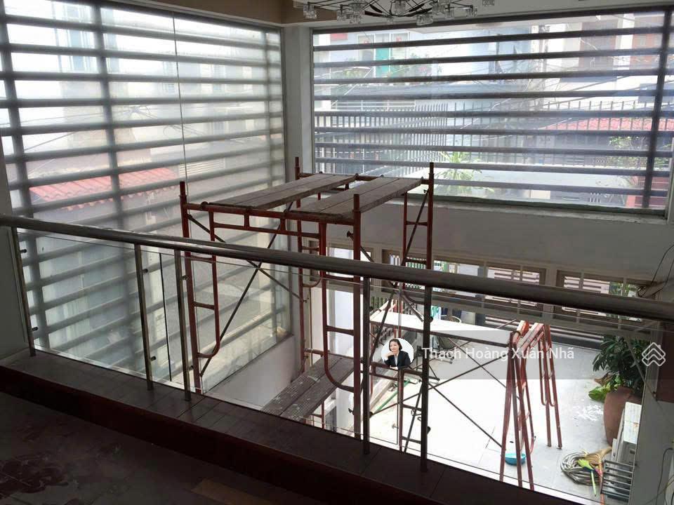10m ra mặt tiền  hxh góc 2 hẻm nguyễn bỉnh khiêm, quận 1  dt 4 x 17m  65m2 4 tầng, chỉ 19,8 tỷ