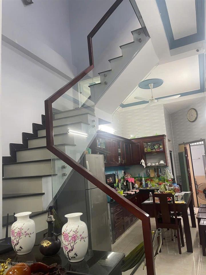 Chính chủ giảm ngay 450tr bán gấp nhà 1 trệt 3 lầu st, góc 2mt hẻm đường số 19, p8, gò vấp